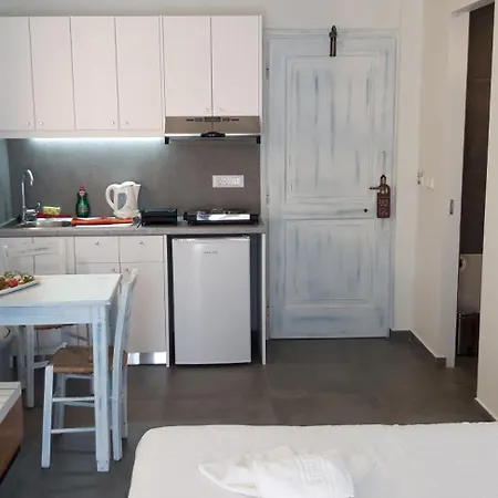 Aparthotel Niriides 3*