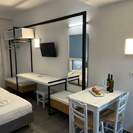 Aparthotel Niriides 3*
